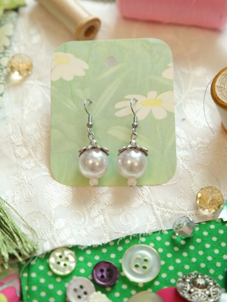 Product image of Uniikit kierrätyskorvakorut – kauneutta kestävästi