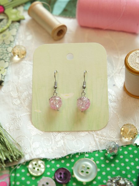 Product image of Uniikit kierrätyskorvakorut – kauneutta kestävästi