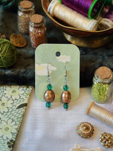 Product image of Uniikit kierrätyskorvakorut – kauneutta kestävästi