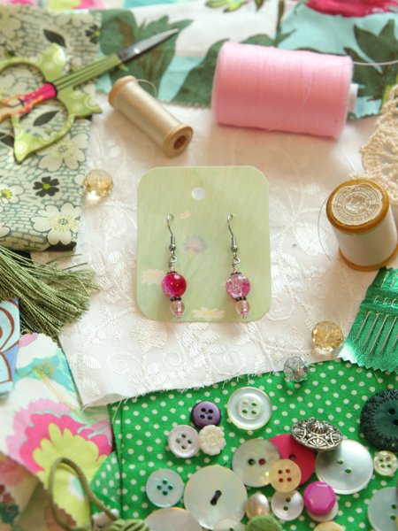 Product image of Uniikit kierrätyskorvakorut – kauneutta kestävästi