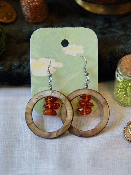 Product image of Uniikit kierrätyskorvakorut – kauneutta kestävästi