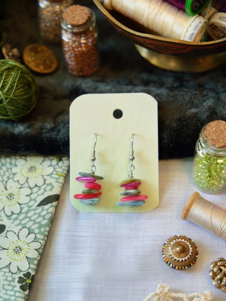 Product image of Uniikit kierrätyskorvakorut – kauneutta kestävästi