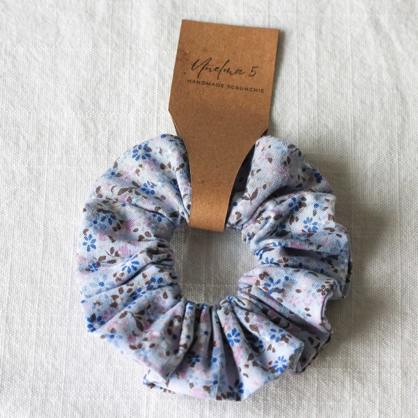 Product image of  Käsintehty hiusdonitsi – sininen kukkakuosi