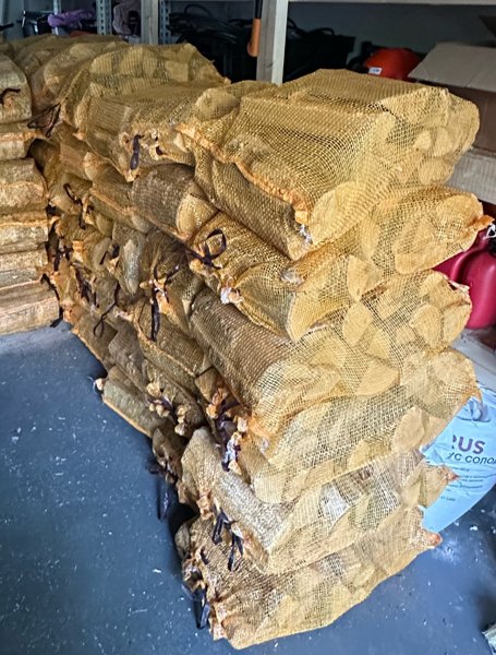 Product image of  Kuiva koivuklapi 30 kpl 40l säkkiä (n. 2 im3), tuontipuu
