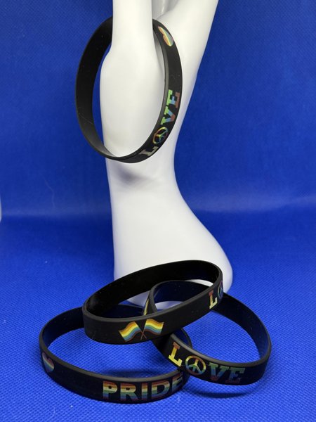 Product image of  🌈 PRIDE & LOVE -silikoniranneke (1 kpl)