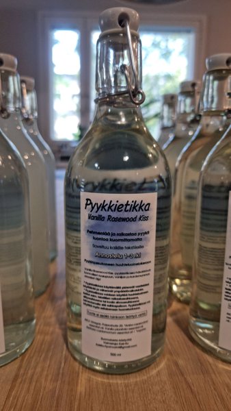 Product image of  No 3 - Vanilla Rosewood Kiss -pyykkietikka