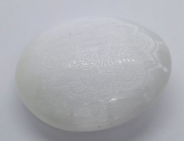 Product image of  Seleniitti kämmenkivi,Mandala  6-5cm