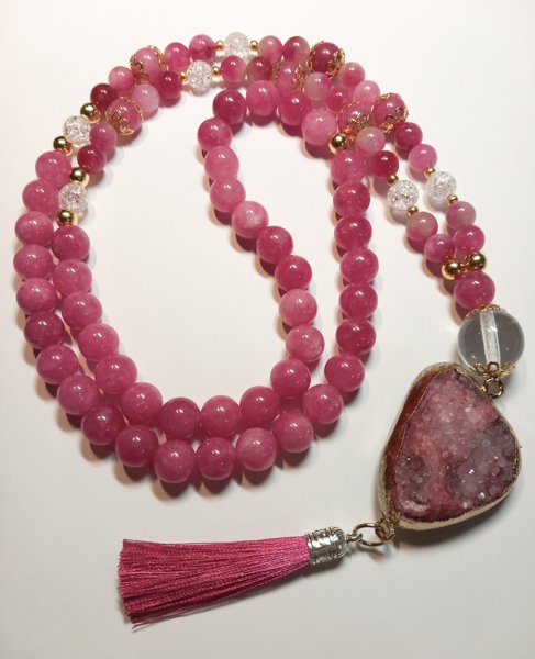 Product image of  Vaaleanpunainen kaulakoru akaatilla.