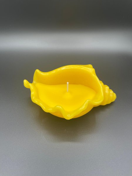 Product image of  #107 Iso keltainen simpukkakynttilä.