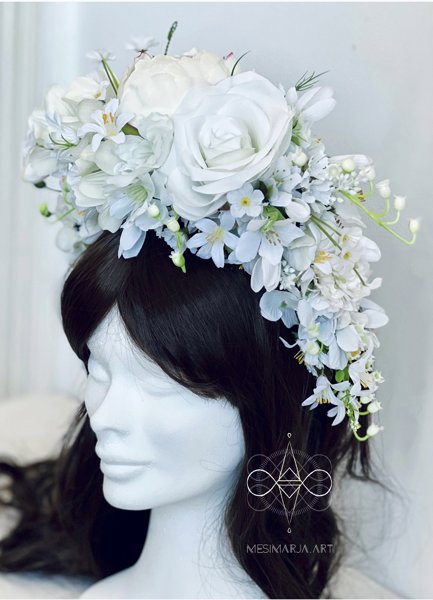 Product image of  Komea valkoinen kukkakruunu / White Flower Crown (picked up)
