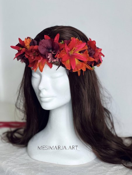 Product image of  Punainen silkkikukkaseppele noudettuna // Red silk flower wreath