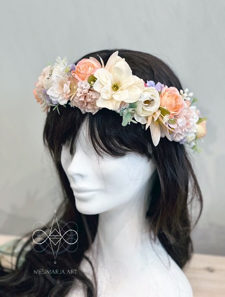 Product image of  Vaalea pastelli kukkaseppele / Pastel Flower Crown (picked up)