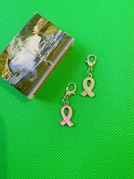 Product image of  🎗️ Rintanauha-avainkoru – vaaleanpunainen (1 kpl)