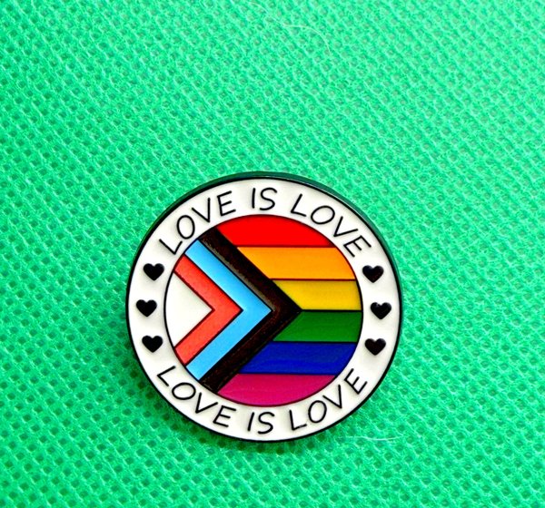 Product image of  🏳️‍🌈 Love is Love -pinssi (progress pride)