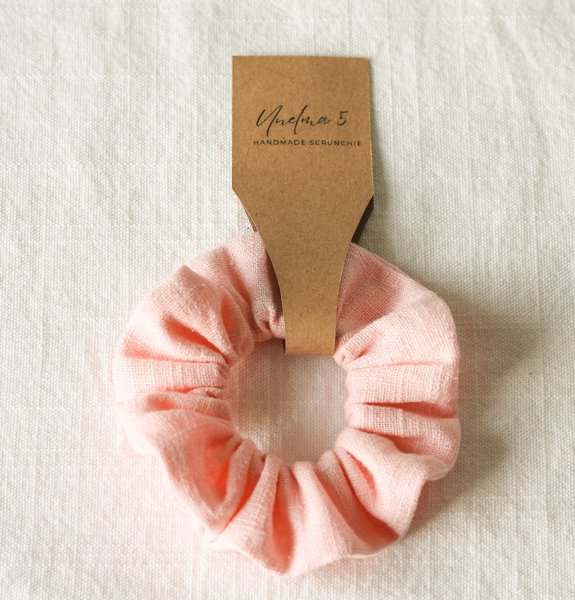 Product image of  Käsintehty hiusdonitsi – vaaleanpunainen pellava