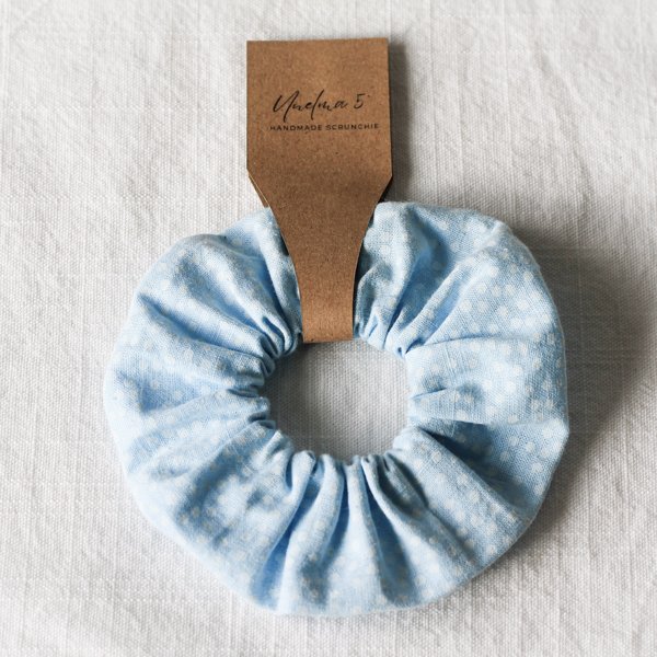 Product image of  Käsintehty hiusdonitsi – vaaleansininen kuosi