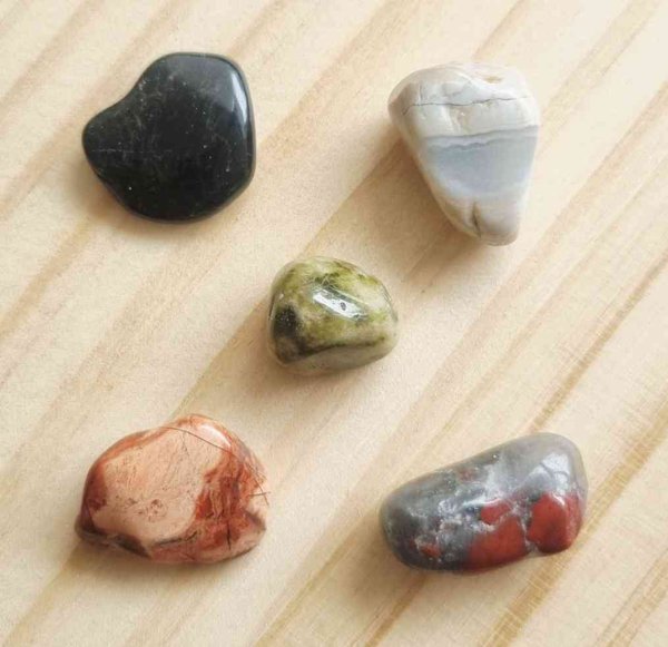 Product image of SUOJA & VOIMA - 5 kristallin setti