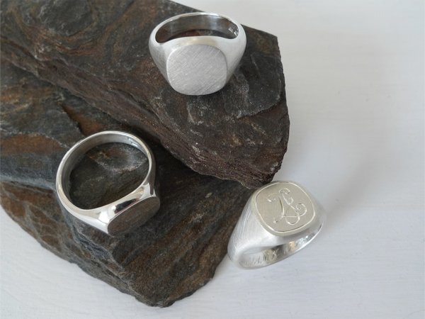 Product image of  'Klassikko' - hopeinen sinettisormus