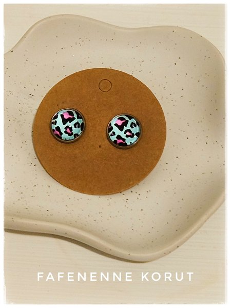 Product image of Turkoosipinkki leopardi nappikorvakoru