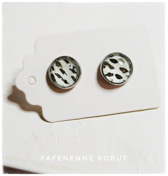 Product image of Täplikäs Art nappikorvakoru