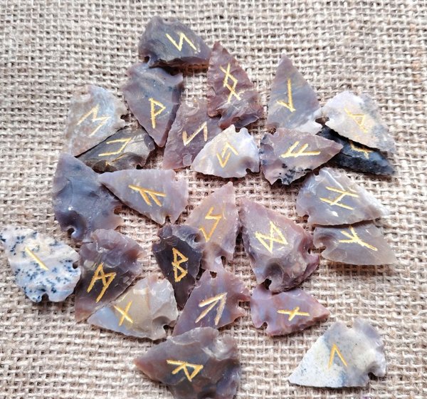 Product image of  Selkeän mielen riimut (nuolenpäät)