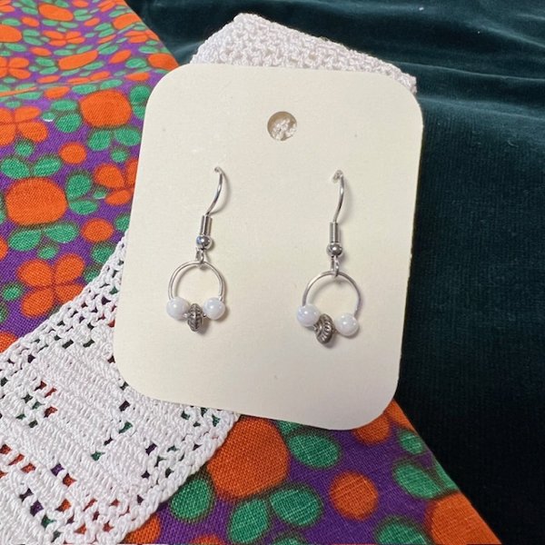 Product image of Uniikit kierrätyskorvakorut – kauneutta kestävästi