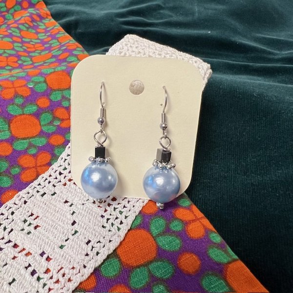 Product image of Uniikit kierrätyskorvakorut – kauneutta kestävästi