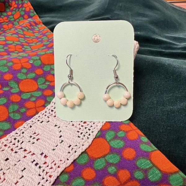 Product image of Uniikit kierrätyskorvakorut – kauneutta kestävästi