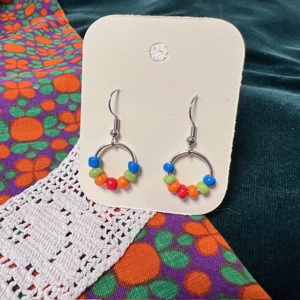 Product image of Uniikit kierrätyskorvakorut – kauneutta kestävästi