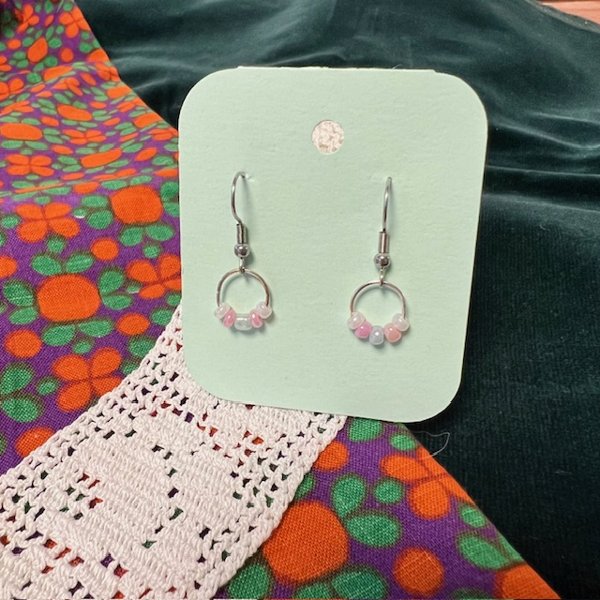 Product image of Uniikit kierrätyskorvakorut – kauneutta kestävästi