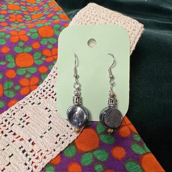 Product image of Uniikit kierrätyskorvakorut – kauneutta kestävästi