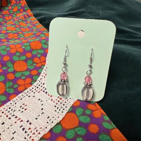 Product image of Uniikit kierrätyskorvakorut – kauneutta kestävästi