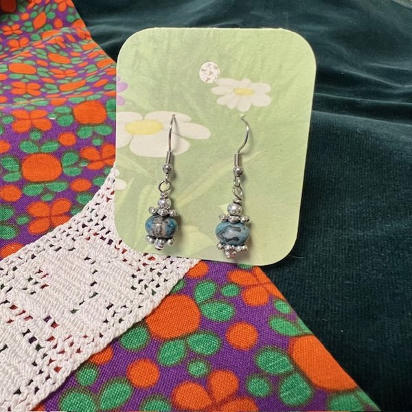 Product image of Uniikit kierrätyskorvakorut – kauneutta kestävästi