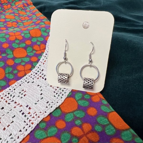 Product image of Uniikit kierrätyskorvakorut – kauneutta kestävästi