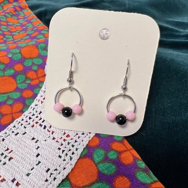 Product image of Uniikit kierrätyskorvakorut – kauneutta kestävästi