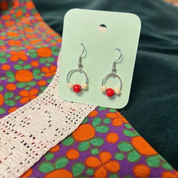 Product image of Uniikit kierrätyskorvakorut – kauneutta kestävästi