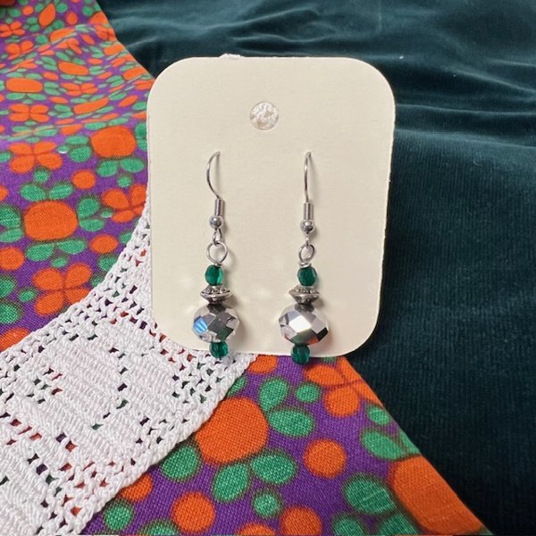 Product image of Uniikit kierrätyskorvakorut – kauneutta kestävästi