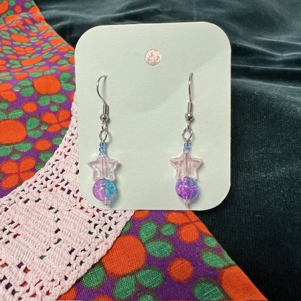 Product image of Uniikit kierrätyskorvakorut – kauneutta kestävästi