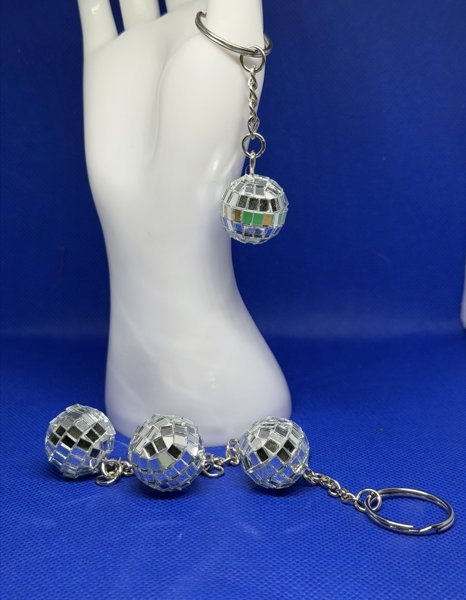 Product image of  🪩 Diskopallo-avaimenperä – hopeinen