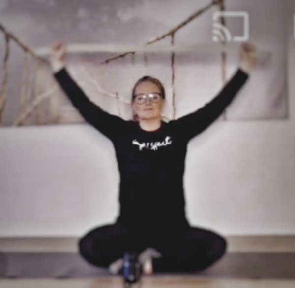 Product image of  Yoga för dig med framåtroterade och stela axlar