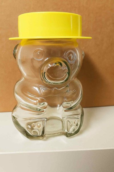 Product image of  Nalle-lasipurkki kannella ja hatulla (350g hunajalle)