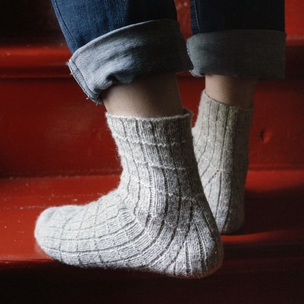 Product image of Graafinen kolmiokantapääsukka, pdf-ohje