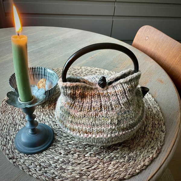 Product image of Teepannunpäällinen, pdf-ohje