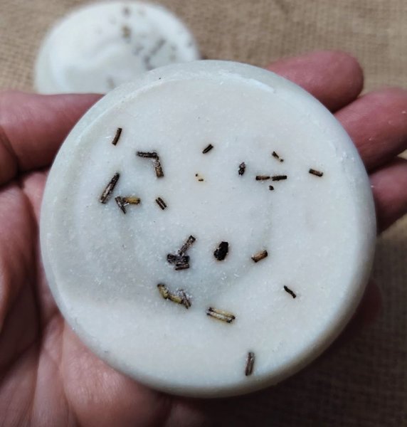 Product image of Tasapainottava suolasaippua (rosmariini + savi)