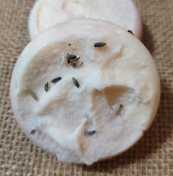 Product image of Rauhoittava suolasaippua (laventeli + savi)