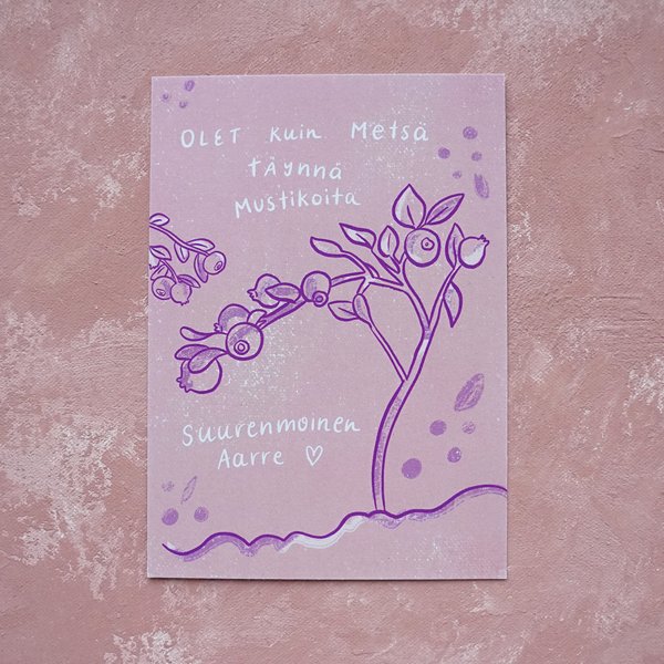 Product image of  Olet kuin metsä täynnä mustikoita -postikortti