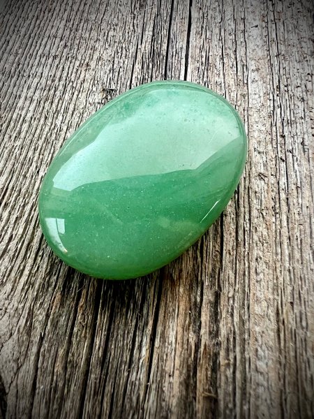 Product image of  VIHREÄ AVENTURIINI ISO TASKUKIVI