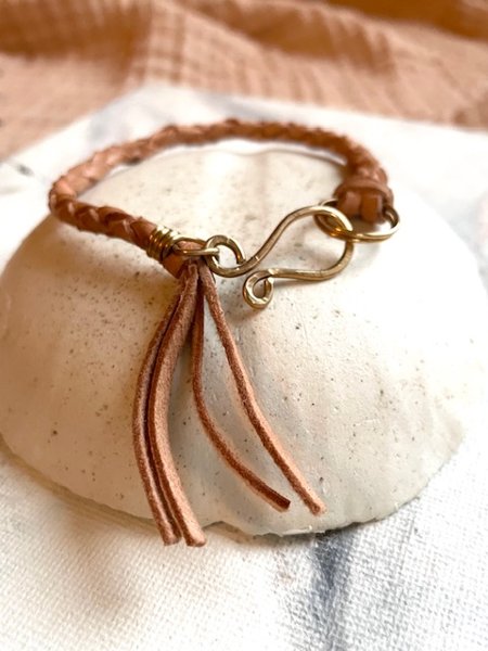 Product image of  ”Power” -rannekoru (vaalea)