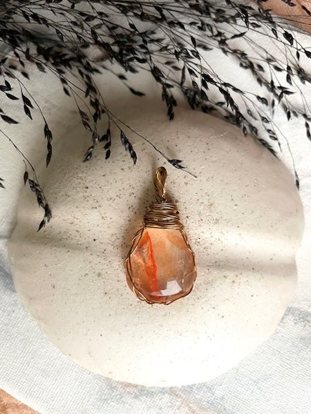 Product image of  Kierrätyslasi -riipus, oranssi