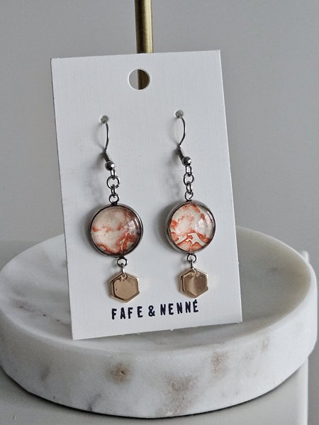 Product image of Oranssikuvioinen Art koru